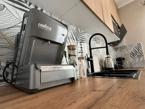 Tirane, jepet me qera apartament 2+1 Kati 2, 75 m² 1.200 € 