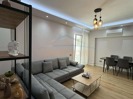 Tirane, jepet me qera apartament 2+1+Ballkon Kati 3, 90 m² 850 € (Rruga e Kavajes)