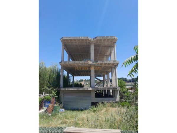 Shitet , Ndërtesë 3-Katëshe, Kashar,Tirane. AREA54723