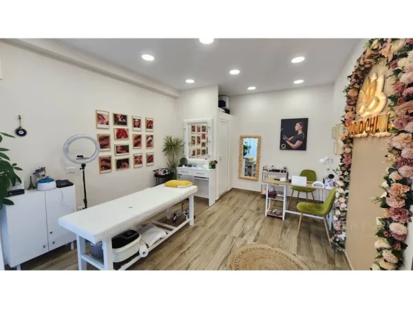 Tirane, shitet ambjent biznesi Kati 1, 18 m² 108.000 € (Tek Joena)