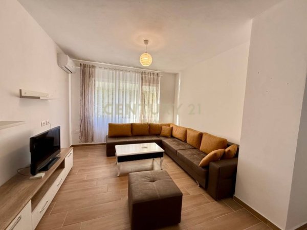 Tirane, jepet me qera apartament 1+1 Kati 2, 70 m² 650 € (SELVIA)