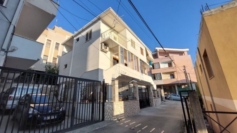 Tirane, shitet Vile 3 Katshe Kati 3, 200 m² 250.000 € (Rruga Dalip Topi -Fresk Tirane)