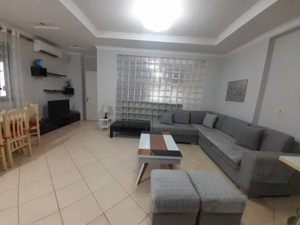 Tirane, jepet me qera apartament 1+1 Kati 1, 65 m² 350 € (Pranë Shkollës 17 Shkurti Fresk)
