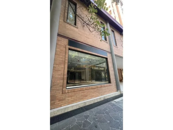 0683487469 Tirane, jepet me qera ambjent biznesi Kati 0, 90 m² 3.000 € (Torre Drini Center)