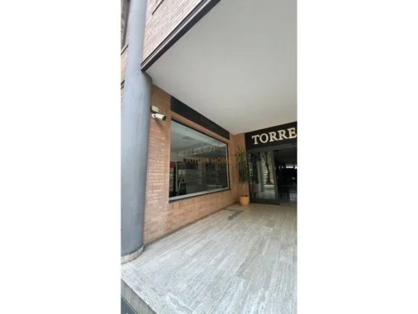 0683487469 Tirane, jepet me qera ambjent biznesi Kati 0, 90 m² 3.000 € (Torre Drini Center)