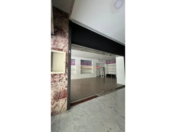 0683487469 Tirane, jepet me qera ambjent biznesi Kati 0, 90 m² 3.000 € (Torre Drini Center)