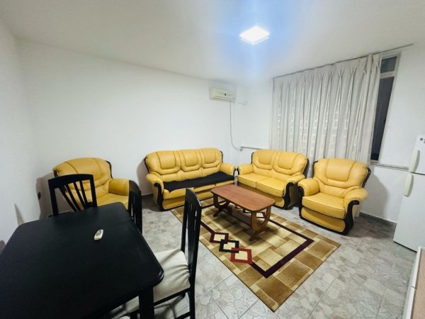 Tirane, jepet me qera apartament 1+1+Aneks Kati 9, 450 € (komuna e parisit)