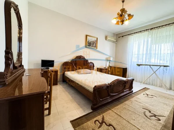 0683487469 Tirane, jepet me qera apartament 2+1 Kati 4, 100 m² 600 € (Rruga Mustafa Qosja)