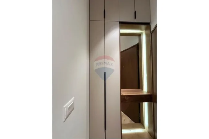 Tirane, jepet me qera apartament 3+1+Ballkon Kati 2, 150 m² 15.000 € (kika 2)