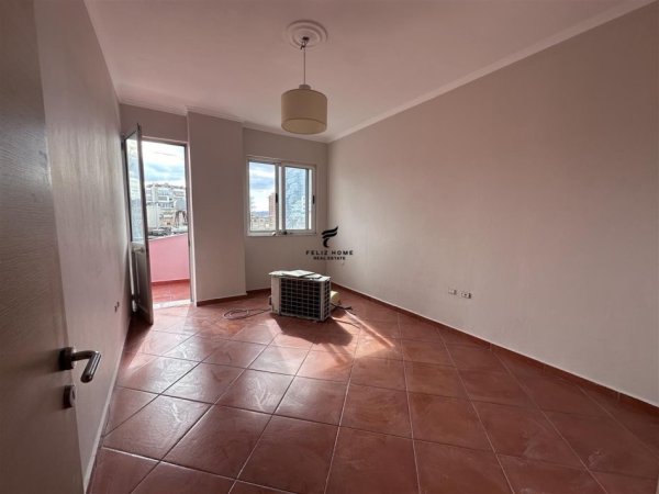 Tirane, jepet me qera zyre Kati 5, 125 m² 550 € (TREGU ELEKTRIK)