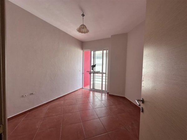 Tirane, jepet me qera zyre Kati 5, 125 m² 550 € (TREGU ELEKTRIK)
