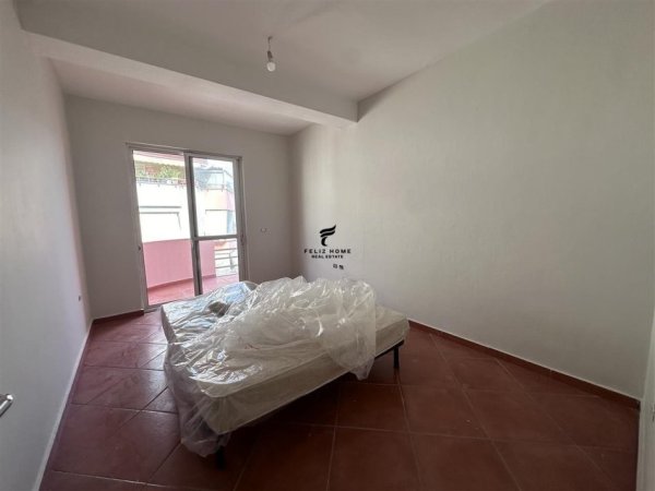 Tirane, jepet me qera zyre Kati 5, 125 m² 550 € (TREGU ELEKTRIK)