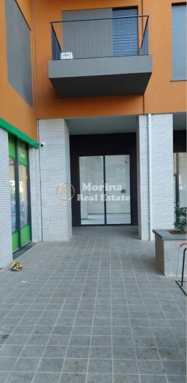 Tirane, jepet me qera ambjent biznesi Kati 0, 81 m² 1.000 € (Sadik Petrela)
