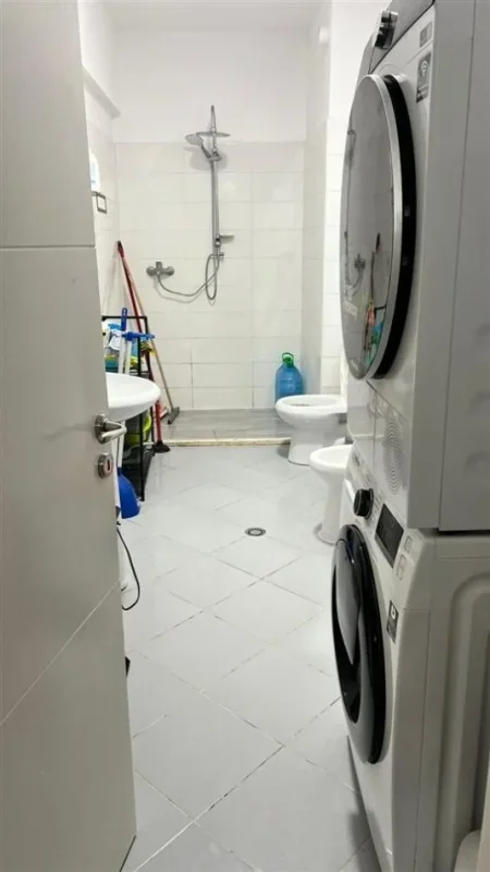 Tirane, shitet apartament 1+1+Ballkon Kati 1, 76 m² 101.000 € (FRESK)