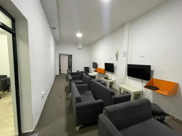 Tirane, shitet ambjent biznesi Kati 0, 204 m² 180.000 € (Rr. Kavajes)