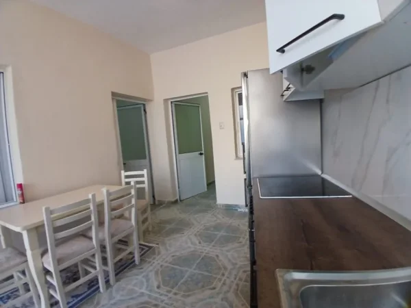 Tirane, jepet me qera apartament 1+1+Aneks+Ballkon Kati 1, 370 € (rruga bardhyl)