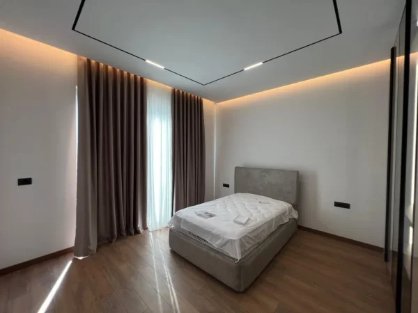 Tirane, jap me qera Vile 3 Katshe Kati 0, 400 m² 4.000 € (rruga liqeni i thate)