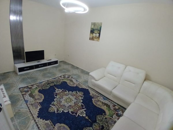 Tirane, jepet me qera apartament 1+1+Aneks+Ballkon Kati 1, 370 € (selvia)
