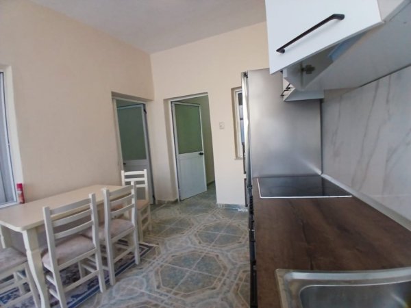 Tirane, jepet me qera apartament 1+1+Aneks+Ballkon Kati 1, 370 € (selvia)
