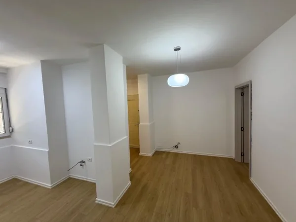 Tirane, shitet apartament 2+1+Ballkon Kati 1, 103 m² 138.000 € (RRUGA BILL KLINTON)