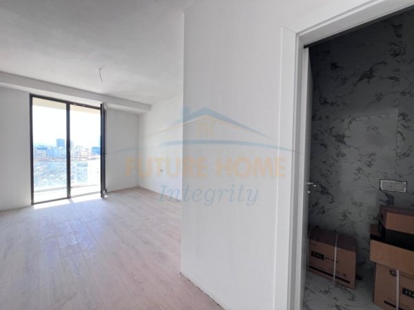 Tirane, shitet apartament 3+1+Ballkon Kati 10, 152 m² 334.400 € (Mine Peza)