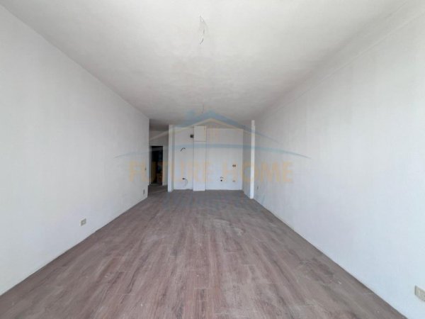 Tirane, shitet apartament 3+1+Ballkon Kati 10, 152 m² 334.400 € (Mine Peza)