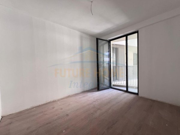 Tirane, shitet apartament 3+1+Ballkon Kati 10, 152 m² 334.400 € (Mine Peza)