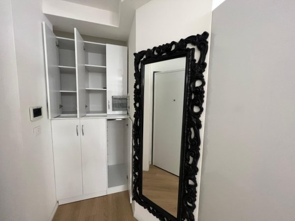 Tirane, jap me qera apartament 1+1+Ballkon Kati 2, 60 m² 600 € (rruga Frosina plaku 21 dhjetori)