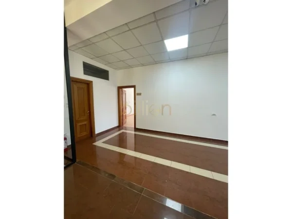 Tirane, jepet me qera , 275 m² 6.000 € 