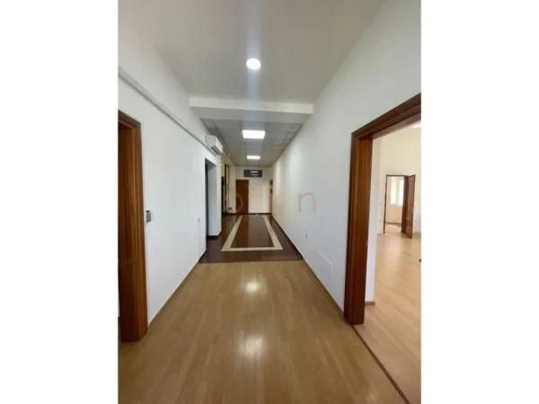 Tirane, jepet me qera , 275 m² 6.000 € 