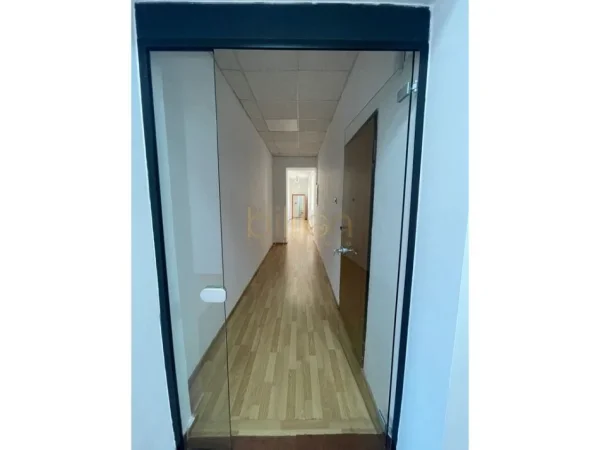 Tirane, jepet me qera , 275 m² 6.000 € 