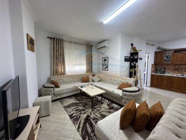 Tirane, shitet apartament 2+1 Kati 8, 108 m² 236.500 € (Stacioni i Trenit)
