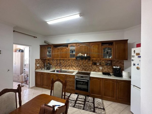 Tirane, shitet apartament 2+1 Kati 8, 108 m² 236.500 € (Stacioni i Trenit)