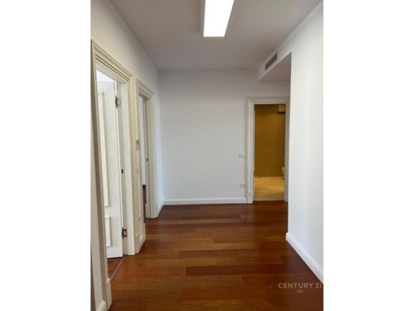Tirane, jepet me qera zyre Kati 8, 151 m² 2.300 € (TE HILTON, PRANE DELIJORGJIT)