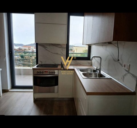Tirane, jepet me qera shtepi 1+1+Ballkon Kati 1, 65 m² 300 € (KOMBINAT)