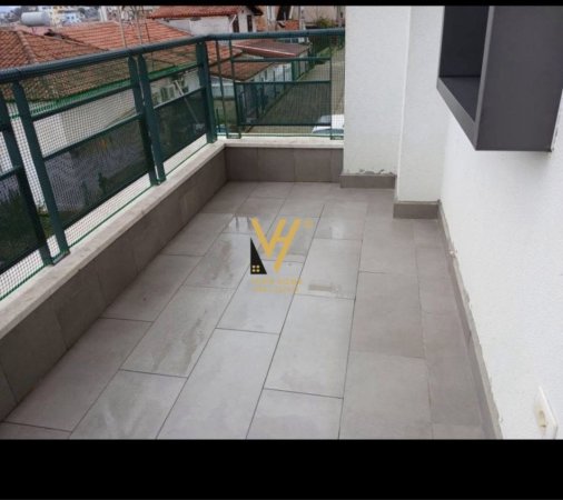 Tirane, jepet me qera shtepi 1+1+Ballkon Kati 1, 65 m² 300 € (KOMBINAT)
