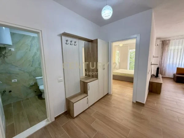 Tirane, jepet me qera apartament 1+1+Ballkon Kati 2, 70 m² 650 € (Selvia, Tiranë)