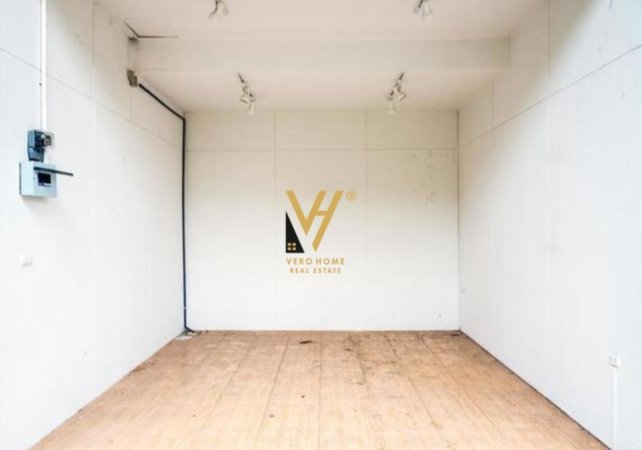 Tirane, jepet me qera dyqan Kati 0, 35 m² 280 € (LAPRAKE)