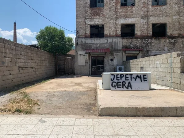 Pogradec, jepet me qera ambjent biznesi , 500 m² 300 € (Lagjia 1 , Zona industriale)