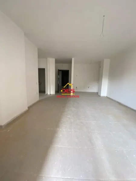 Vlore, shitet apartament 2+1+Ballkon Kati 5, 106 m² (Rruga Murat Tërbaçi)