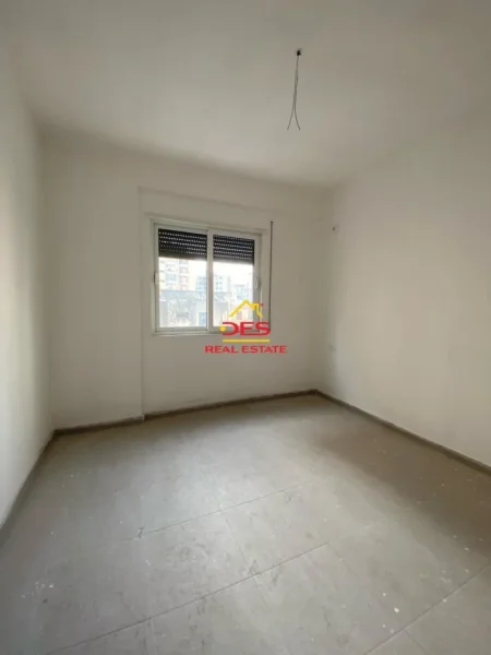 Vlore, shitet apartament 2+1+Ballkon Kati 5, 106 m² (Rruga Murat Tërbaçi)