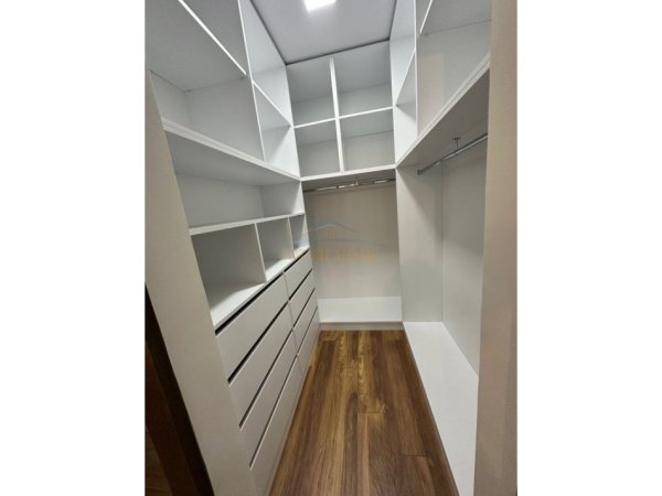 Tirane, jepet me qera apartament 2+1 Kati 1, 86 m² 1.200 € 