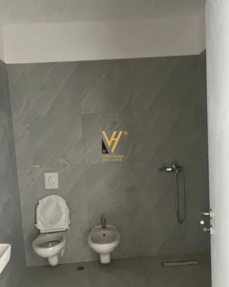 Tirane, jepet me qera zyre Kati 2, 122 m² 600 € (ASTIR)