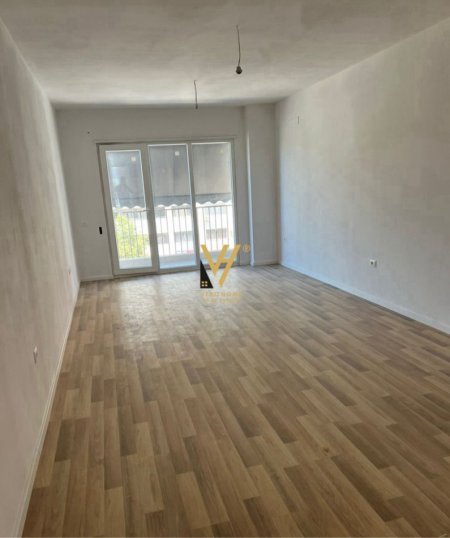 Tirane, jepet me qera zyre Kati 2, 122 m² 600 € (ASTIR)