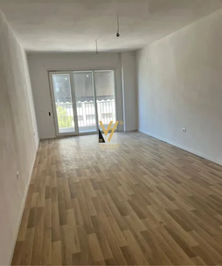 Tirane, jepet me qera zyre Kati 2, 122 m² 600 € (ASTIR)