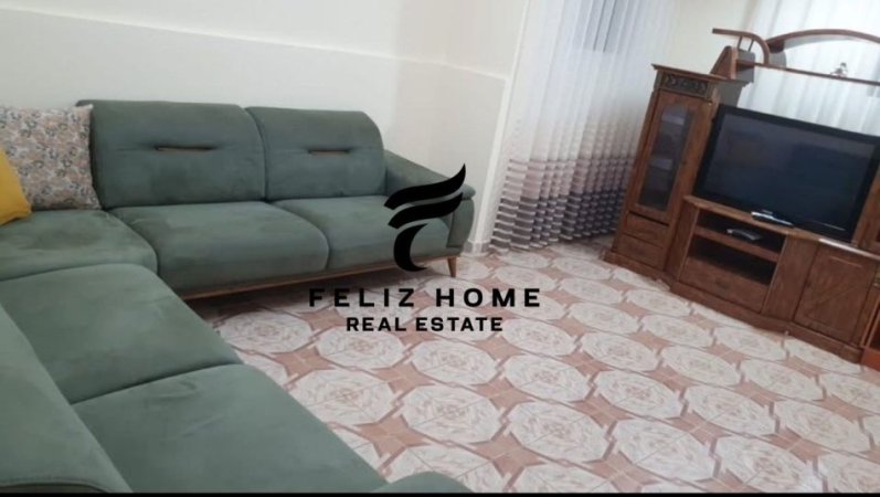 Tirane, jepet me qera 2+1 Kati 3, 90 m² 450 € 