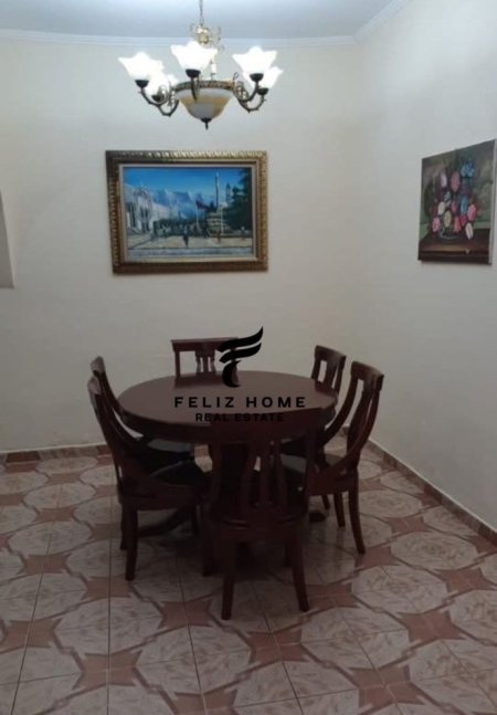Tirane, jepet me qera 2+1 Kati 3, 90 m² 450 € 