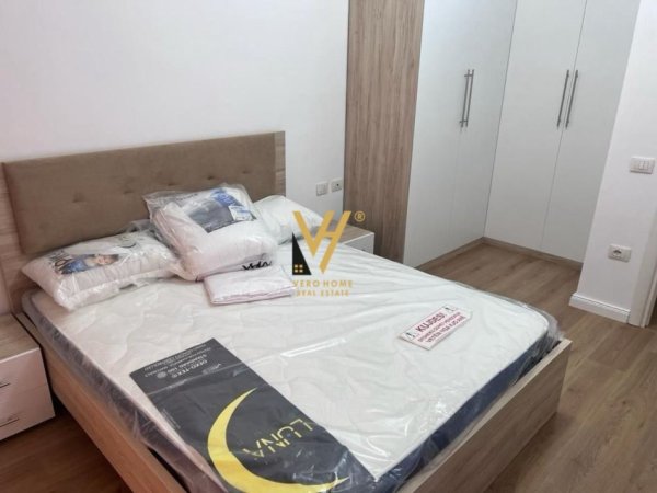 Tirane, jepet me qera apartament 2+1+Ballkon Kati 9, 88 m² 450 € (FRESK)