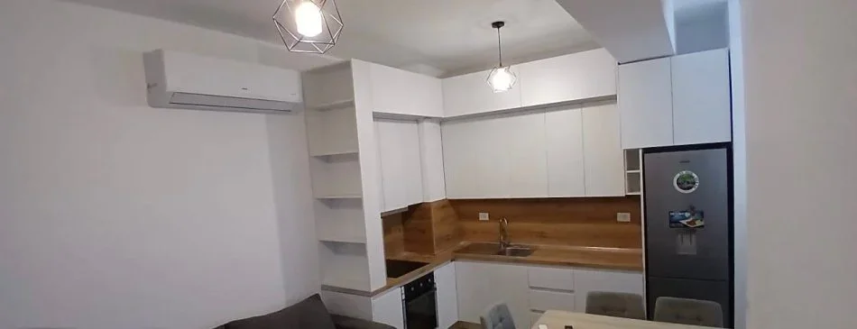 Tirane, jepet me qera apartament 1+1+Ballkon Kati 2, 55 m² 420 € (Rezidenca Kaimi)