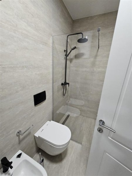 Tirane, jepet me qera apartament 2+1+Ballkon Kati 10, 128 m² 2.000 € (LAKE VIEW)